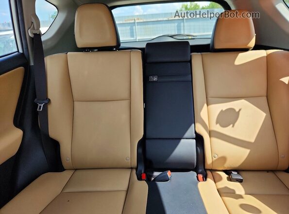 JTMDJREV1GD003452 2016 TOYOTA RAV4 White Widok tylnych siedzeń