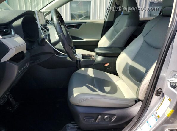 JTMDWRFV9KD518742 2019 TOYOTA RAV4 Серебряный Вид салона спереди