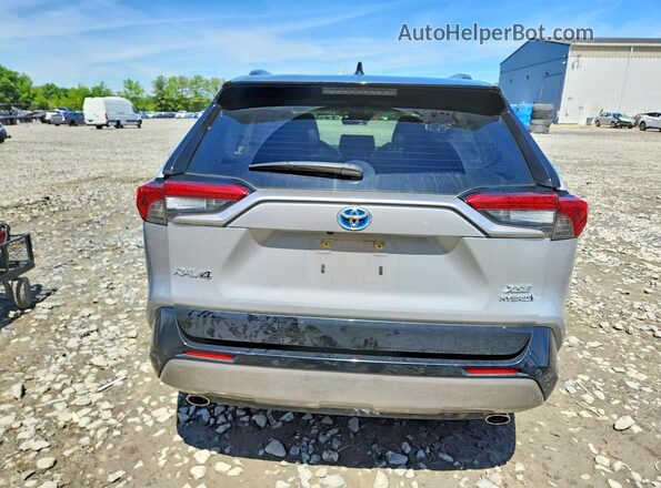 JTME6RFV0NJ019497 2022 TOYOTA RAV4 Silver Widok z tyłu