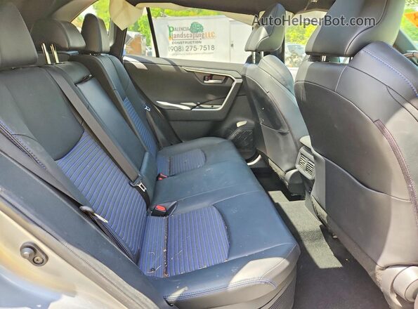 JTME6RFV0NJ019497 2022 TOYOTA RAV4 Silver Widok wnętrza z tyłu