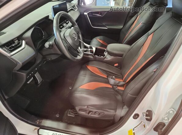 JTME6RFV8PD548553 2023 TOYOTA RAV4 White Вид салону спереду