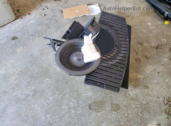 JTMEB3FV5RD207977 2024 TOYOTA RAV4 White Widok naklejki z numerem VIN
