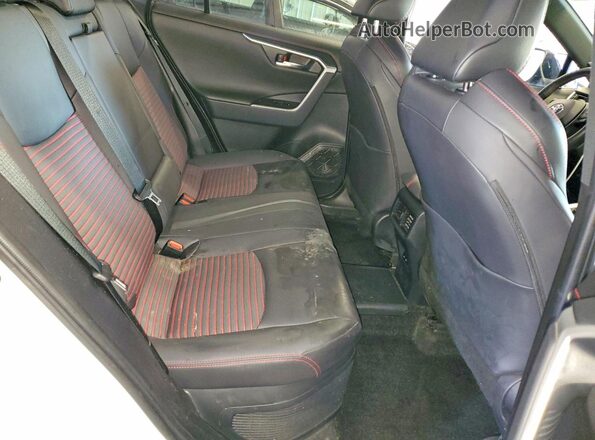 JTMEB3FV5RD207977 2024 TOYOTA RAV4 White Widok wnętrza z tyłu