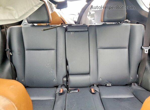 JTMJFREV2HJ139516 2017 TOYOTA RAV4 White Հետևի նստատեղերի տեսք