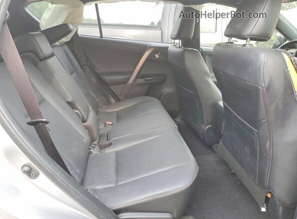 JTMJFREV9JJ240378 2018 TOYOTA RAV4 Silver Սալոնի հետևի տեսք