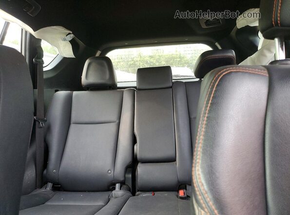 JTMJFREV9JJ240378 2018 TOYOTA RAV4 Silver Հետևի նստատեղերի տեսք