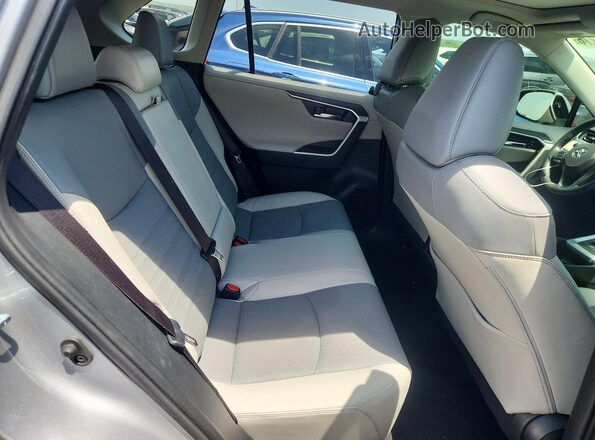 JTMN1RFV2MD083519 2021 TOYOTA RAV4 Silver Vista interior trasera