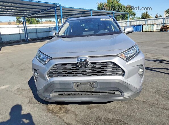 JTMP1RFV7KD507296 2019 TOYOTA RAV4 Серебряный Вид спереди