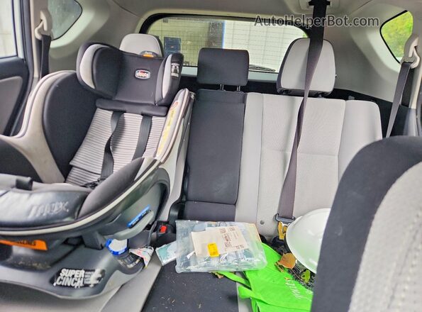 JTMRFREV1HJ702428 2017 TOYOTA RAV4 White Widok tylnych siedzeń