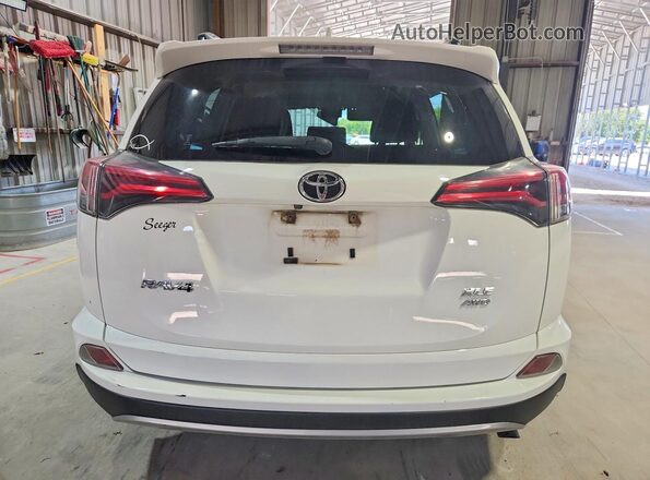 JTMRFREV1JJ733197 2018 TOYOTA RAV4 White Rear view