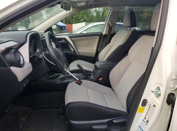 JTMRFREV2JJ723648 2018 TOYOTA RAV4 White Front interior view
