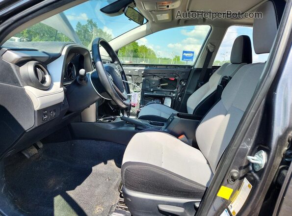 JTMRFREV4JJ720234 2018 TOYOTA RAV4 Gray Front interior view