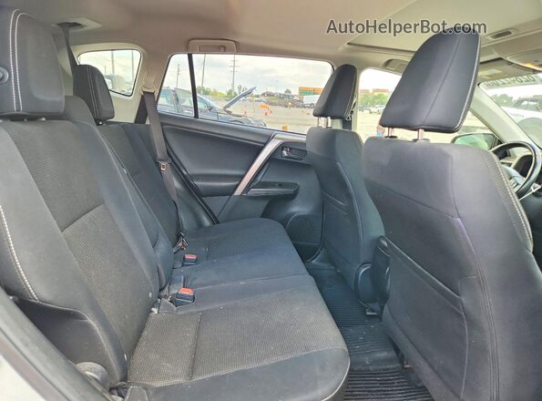 JTMRFREV5HJ113110 2017 TOYOTA RAV4 White Հետևի նստատեղերի տեսք