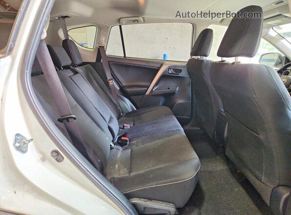 JTMRFREV5JD236619 2018 TOYOTA RAV4 White Widok wnętrza z tyłu