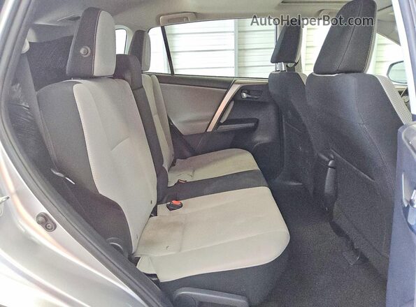 JTMRFREV6JJ221726 2018 TOYOTA RAV4 Silver Vista de los asientos traseros