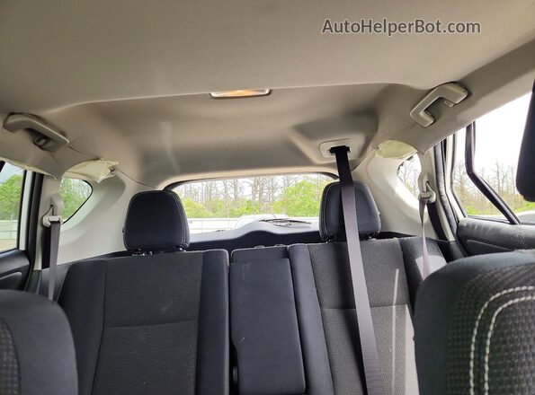 JTMRFREV7HJ106627 2017 TOYOTA RAV4 White Widok tylnych siedzeń