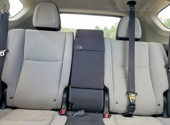 JTMRJREV2JD238942 2018 TOYOTA RAV4 White Widok tylnych siedzeń