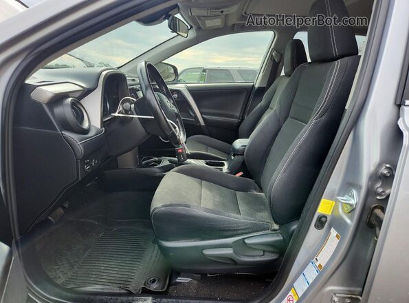 JTMRJREV4HD083787 2017 TOYOTA RAV4 Silver Front interior view