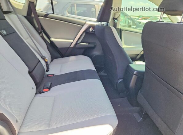 JTMRJREV5GD022799 2016 TOYOTA RAV4 Silver Widok wnętrza z tyłu