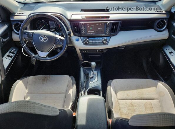JTMRJREV5HD077206 2017 TOYOTA RAV4 Silver Widok deski rozdzielczej