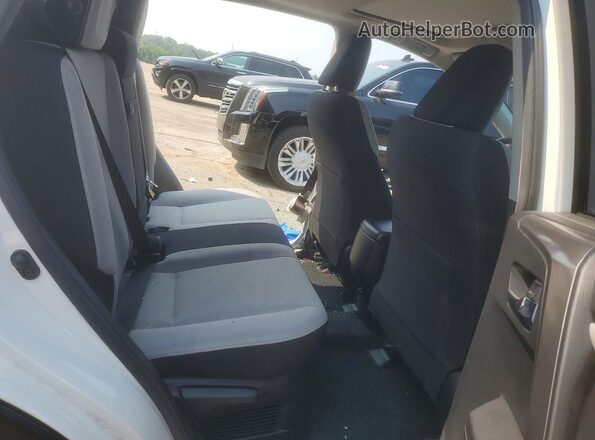 JTMRJREV7JD190256 2018 TOYOTA RAV4 White Vista de los asientos traseros
