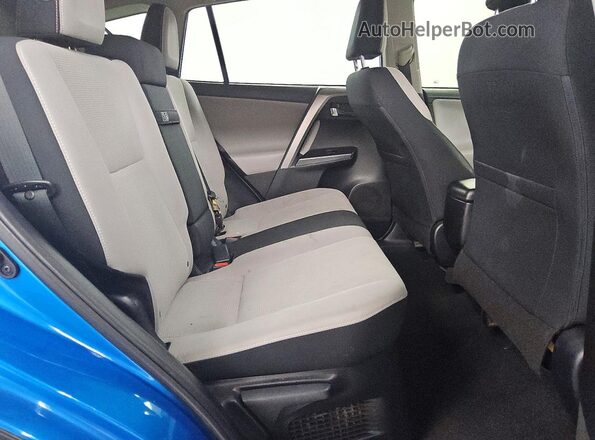 JTMRJREV8HD074509 2017 TOYOTA RAV4 Синий Вид задних сидений