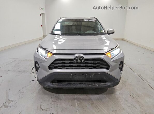 JTMW1RFV6KD019257 2019 TOYOTA RAV4 Серебряный Вид спереди