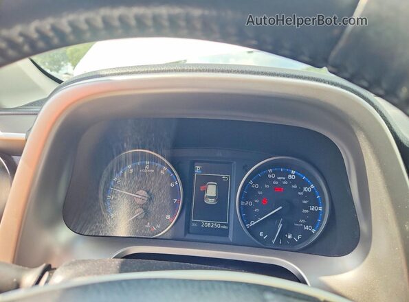 JTMWFREV0HJ130030 2017 TOYOTA RAV4 White Սարքավորումների վահանակի տեսք