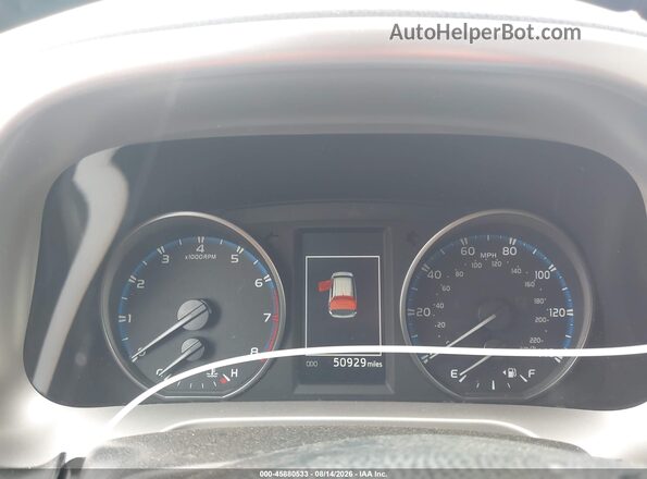 JTMWFREV1HD101425 2017 TOYOTA RAV4 White Widok tylnych siedzeń
