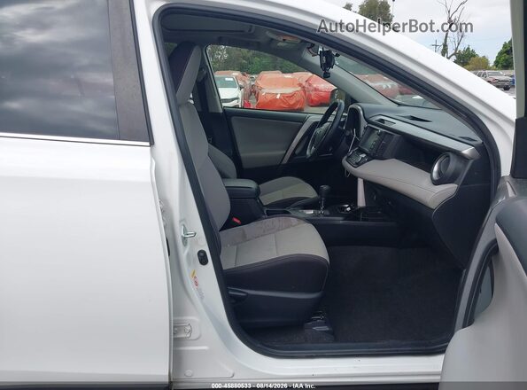 JTMWFREV1HD101425 2017 TOYOTA RAV4 White Widok wnętrza z przodu