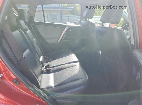 JTMWFREV2GJ082951 2016 TOYOTA RAV4 Red Widok wnętrza z tyłu