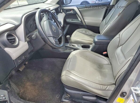 JTMWFREV2JJ179185 2018 TOYOTA RAV4 Silver Widok wnętrza z przodu