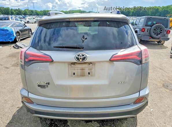 JTMWFREV2JJ179185 2018 TOYOTA RAV4 Silver Widok z tyłu
