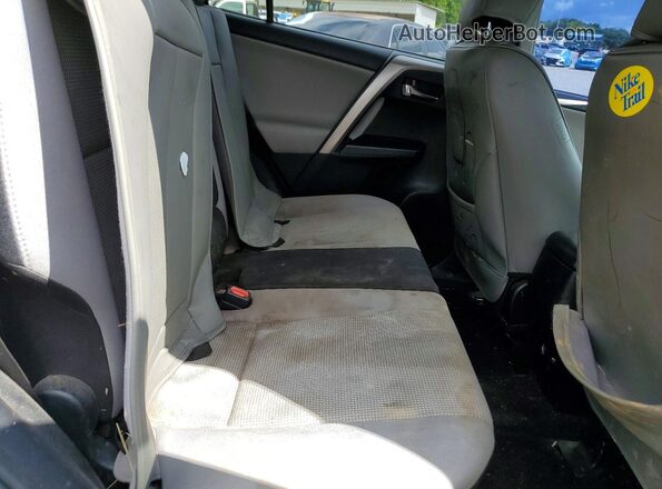JTMWFREV2JJ179185 2018 TOYOTA RAV4 Silver Widok wnętrza z tyłu