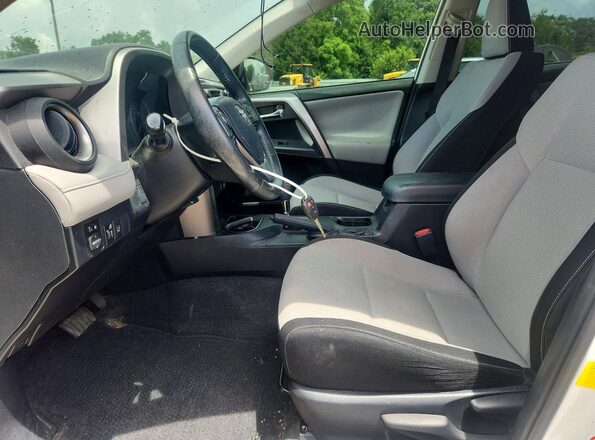 JTMWFREV3HD104455 2017 TOYOTA RAV4 White Вид салону спереду