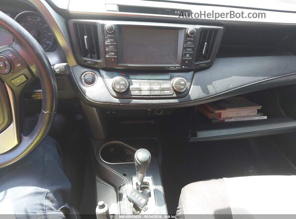 JTMWFREV3HJ112993 2017 TOYOTA RAV4 Красный Вид панели приборов