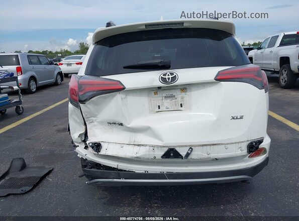 JTMWFREV5JD133610 2018 TOYOTA RAV4 White 