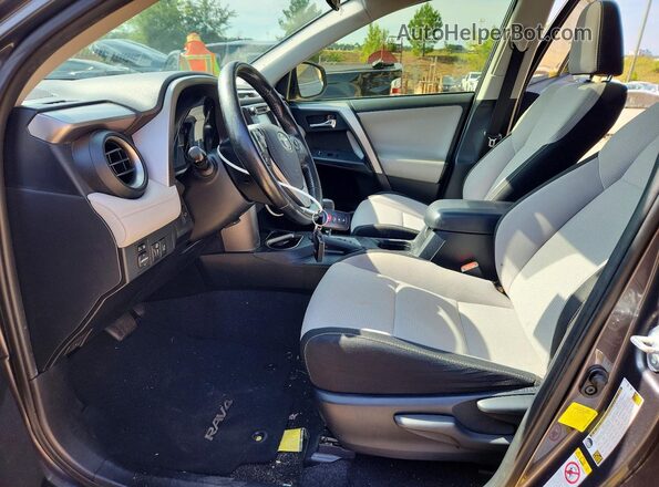 JTMWFREV6JJ153303 2018 TOYOTA RAV4 Gray Front interior view