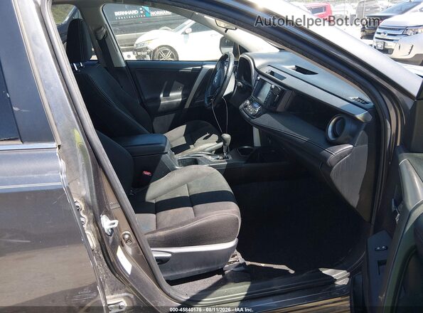 JTMWFREV8HJ132625 2017 TOYOTA RAV4 Серый Вид салона спереди