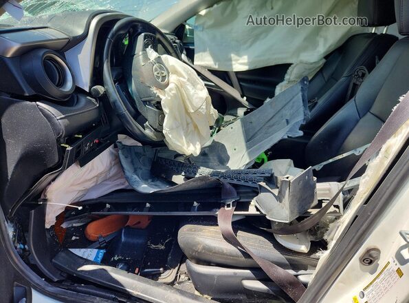 JTMWFREV8HJ715003 2017 TOYOTA RAV4 White Вид салону спереду