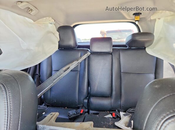 JTMWFREV8HJ715003 2017 TOYOTA RAV4 White Вид задніх сидінь