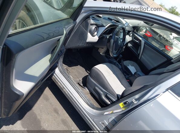 JTMWFREV8JD120642 2018 TOYOTA RAV4 Silver Вид салону спереду