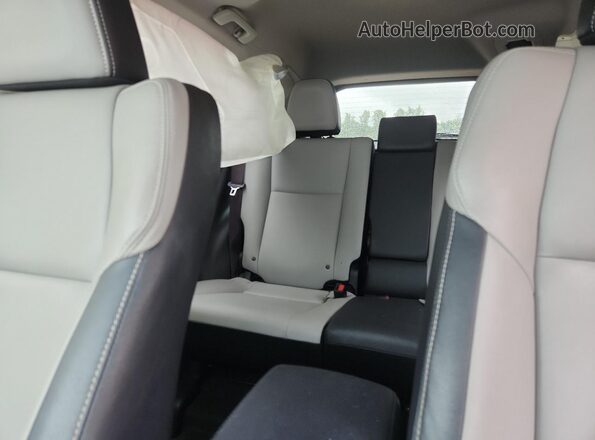 JTMYFREVXHJ132831 2017 TOYOTA RAV4 Red უკანა სავარძლების ხედი