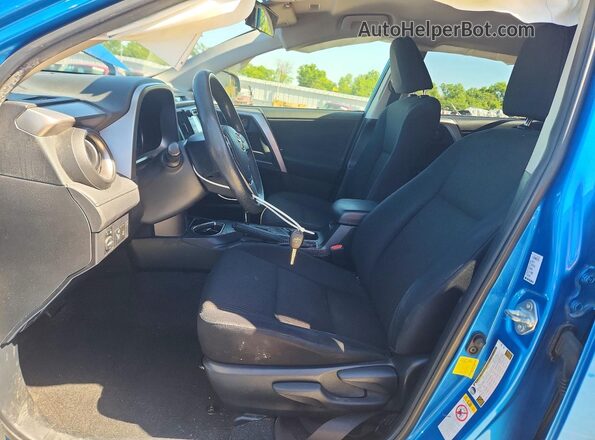 JTMZFREV0HJ130283 2017 TOYOTA RAV4 Blue Вид салону спереду