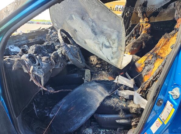 JTMZFREV0HJ718863 2017 TOYOTA RAV4 Пожар Вид салона спереди