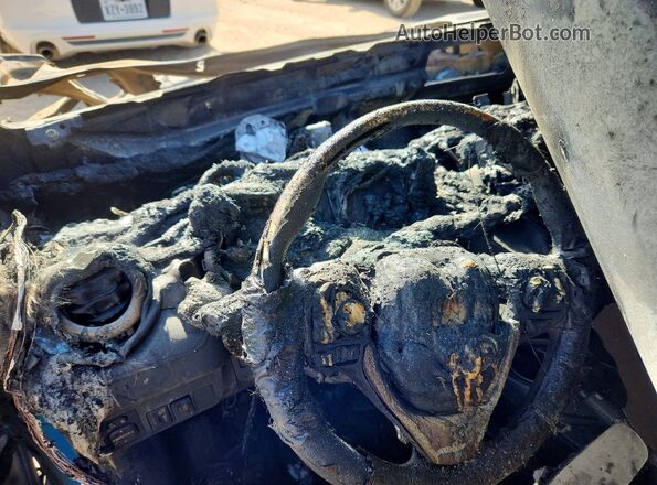 JTMZFREV0HJ718863 2017 TOYOTA RAV4 Пожар Вид щитка приборов