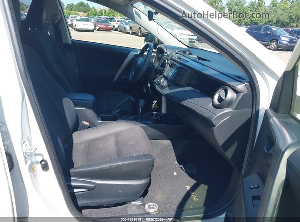 JTMZFREV2GJ086429 2016 TOYOTA RAV4 Белый Вид салона спереди