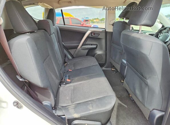 JTMZFREV3JJ164501 2018 TOYOTA RAV4 White Widok wnętrza z tyłu