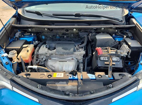 JTMZFREV7HJ148473 2017 TOYOTA RAV4 Blue Widok komory silnika