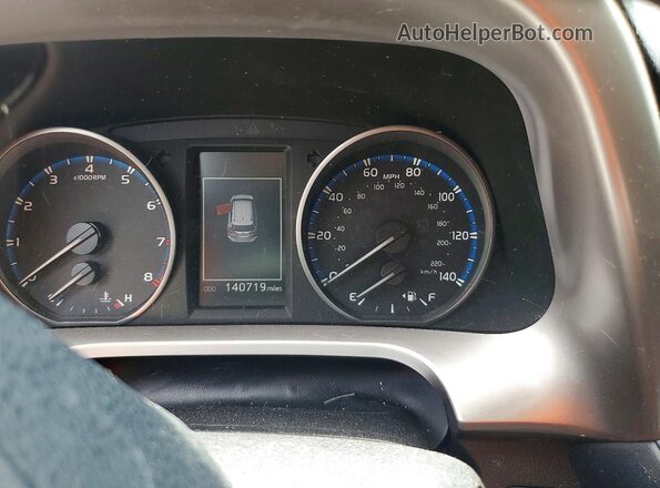 JTMZFREV8HJ111917 2017 TOYOTA RAV4 White Vista del cuadro de instrumentos
